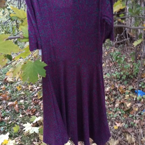 Choose subtle red & green this Holiday & get a dress you can wear all year! 2xl - Picture 7 of 8